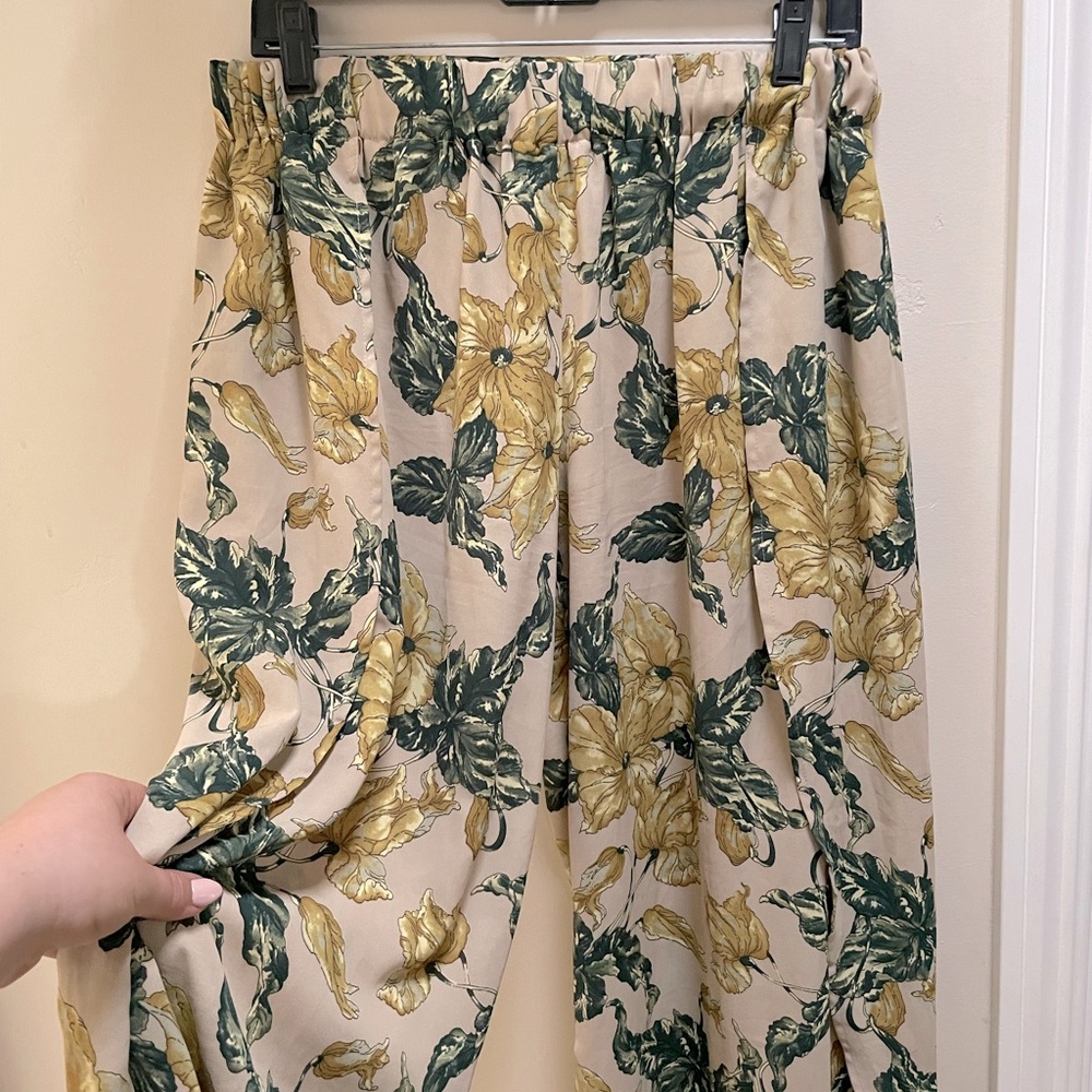 Grade & Gather - Free Flowing Side Slit Pants - Size L